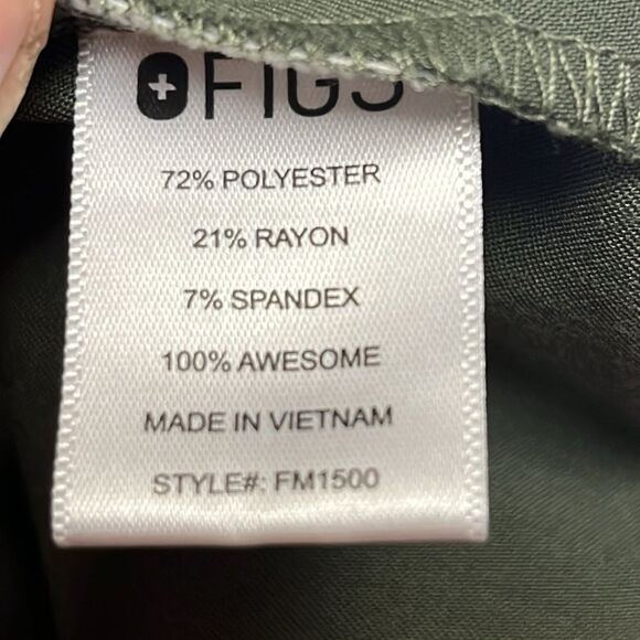 FIGS Technical Collection Olive Short Sleeve V-Neck Medical Scrub Shirt- Large - Picture 12 of 14